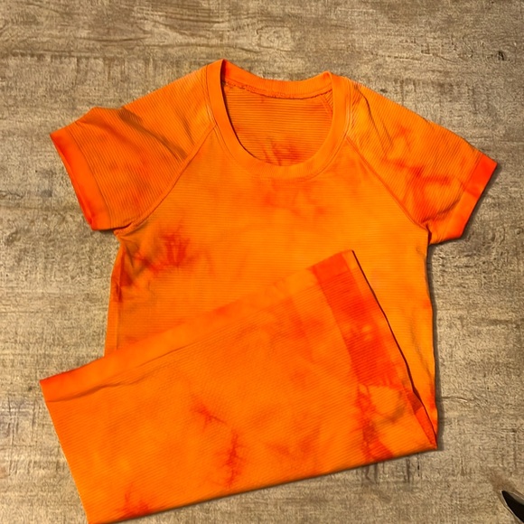Lululemon Size 2 Swiftly tech tie dye Orange top - Picture 1 of 2